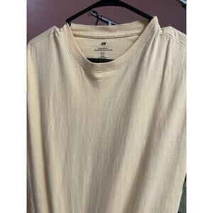 H&M T Shirt Size Medium